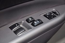 2012款风行菱智2.0L-Q3长轴舒适版