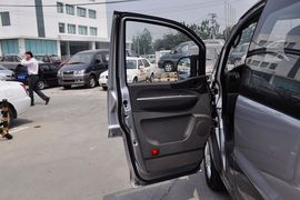 2012款风行菱智2.0L-Q3长轴舒适版