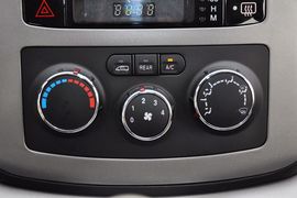 2012款风行菱智2.0L-Q3长轴舒适版