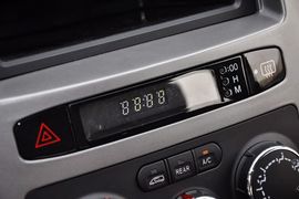 2012款风行菱智2.0L-Q3长轴舒适版