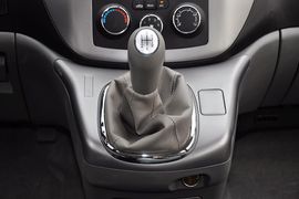 2012款风行菱智2.0L-Q3长轴舒适版