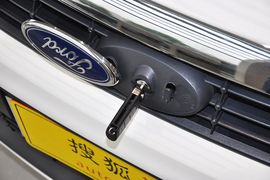 2012款福特福克斯两厢1.8L手动经典版时尚型