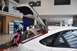 2012款福特福克斯两厢1.8L手动经典版时尚型
