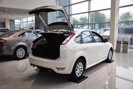 2012款福特福克斯两厢1.8L手动经典版时尚型