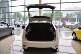 2012款福特福克斯两厢1.8L手动经典版时尚型