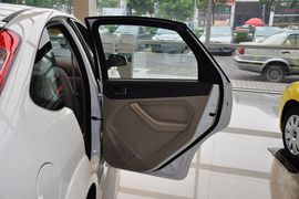 2012款福特福克斯两厢1.8L手动经典版时尚型