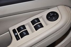 2012款福特福克斯两厢1.8L手动经典版时尚型