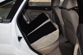 2012款福特福克斯两厢1.8L手动经典版时尚型