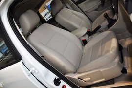 2012款福特福克斯两厢1.8L手动经典版时尚型