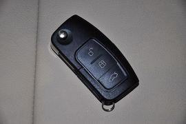 2012款福特福克斯两厢1.8L手动经典版时尚型