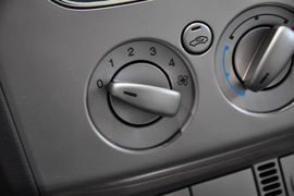 2012款福特福克斯两厢1.8L手动经典版时尚型