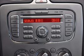 2012款福特福克斯两厢1.8L手动经典版时尚型
