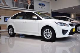 2012款福特福克斯两厢1.8L手动经典版时尚型