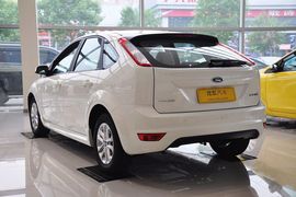 2012款福特福克斯两厢1.8L手动经典版时尚型