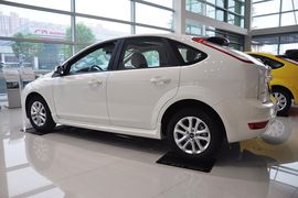 2012款福特福克斯两厢1.8L手动经典版时尚型