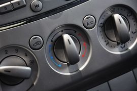 2012款福特福克斯两厢1.8L自动经典版基本型