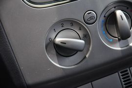 2012款福特福克斯两厢1.8L自动经典版基本型