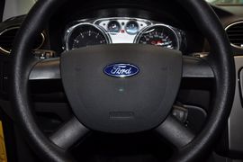 2012款福特福克斯两厢1.8L自动经典版基本型