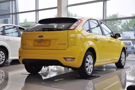 2012款福特福克斯两厢1.8L自动经典版基本型