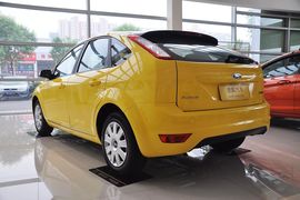 2012款福特福克斯两厢1.8L自动经典版基本型