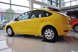 2012款福特福克斯两厢1.8L自动经典版基本型