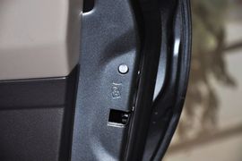 2012款福特福克斯三厢1.6L手自一体尊贵型