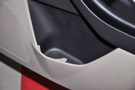 2012款福特福克斯三厢1.6L手自一体尊贵型