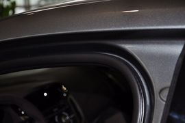 2012款福特福克斯三厢1.6L手自一体尊贵型