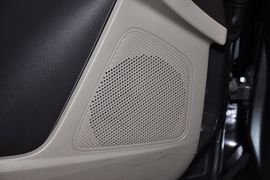 2012款福特福克斯三厢1.6L手自一体尊贵型