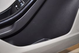 2012款福特福克斯三厢1.6L手自一体尊贵型