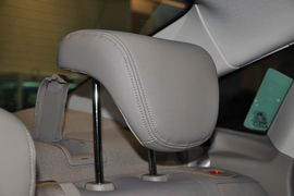 2012款福特福克斯三厢1.6L手自一体尊贵型