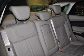2012款福特福克斯三厢1.6L手自一体尊贵型