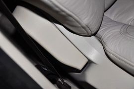 2012款福特福克斯三厢1.6L手自一体尊贵型