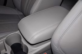 2012款福特福克斯三厢1.6L手自一体尊贵型