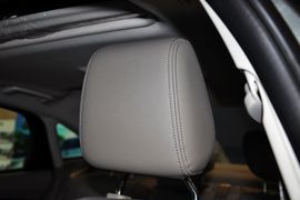 2012款福特福克斯三厢1.6L手自一体尊贵型