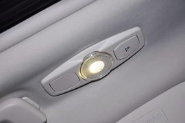 2012款福特福克斯三厢1.6L手自一体尊贵型