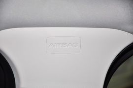 2012款福特福克斯三厢1.6L手自一体尊贵型