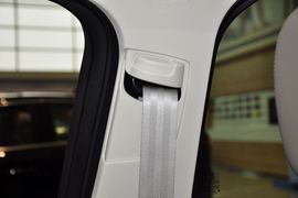 2012款福特福克斯三厢1.6L手自一体尊贵型