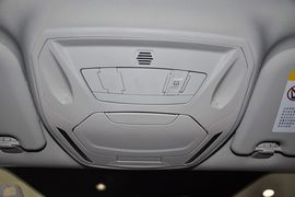 2012款福特福克斯三厢1.6L手自一体尊贵型