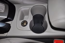 2012款福特福克斯三厢1.6L手自一体尊贵型