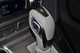 2012款福特福克斯三厢1.6L手自一体尊贵型