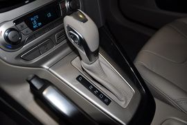 2012款福特福克斯三厢1.6L手自一体尊贵型