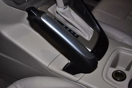2012款福特福克斯三厢1.6L手自一体尊贵型