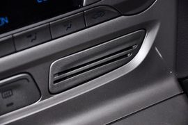 2012款福特福克斯三厢1.6L手自一体尊贵型