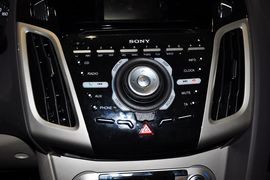 2012款福特福克斯三厢1.6L手自一体尊贵型