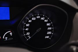 2012款福特福克斯三厢1.6L手自一体尊贵型