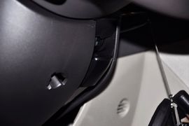 2012款福特福克斯三厢1.6L手自一体尊贵型