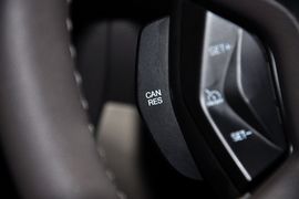 2012款福特福克斯三厢1.6L手自一体尊贵型