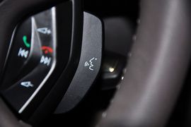 2012款福特福克斯三厢1.6L手自一体尊贵型