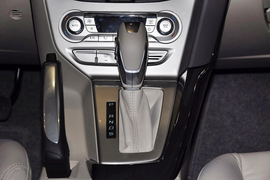 2012款福特福克斯三厢1.6L手自一体尊贵型
